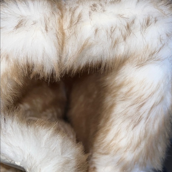 ❄️ LUXE IVORY FAUX FUR LACE-UP COUTURE BOOTS ❄️ - Picture 8 of 9